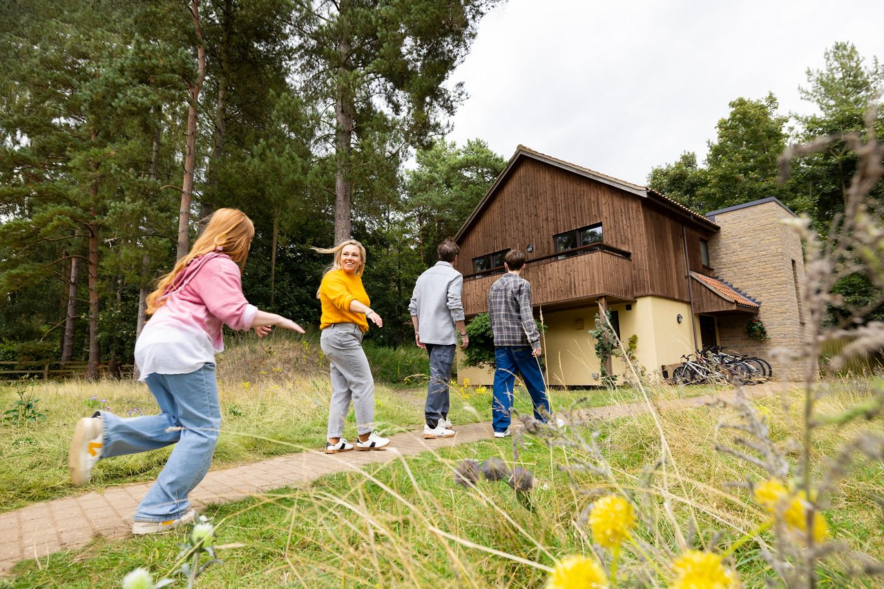 a family walking into a lodge.